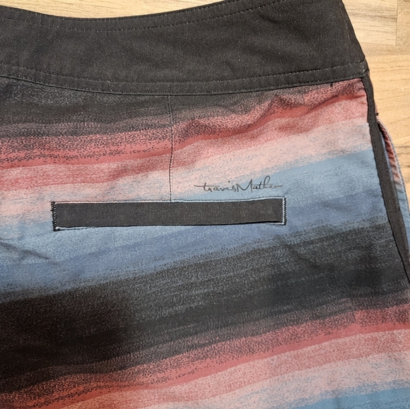 Travis Mathew Board Shorts Men’s Size 34 Striped Swim Trunks Drawstring - Picture 7 of 7
